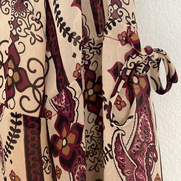 Forever 21 long sleeve boho jumpsuit with plunging neck line. - Picture 4 of 13